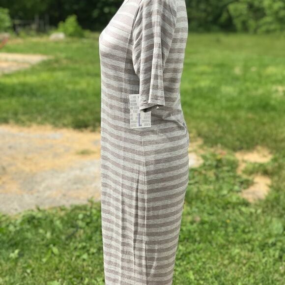 Casual LuLaRoe Julia Dress - Picture 2 of 5